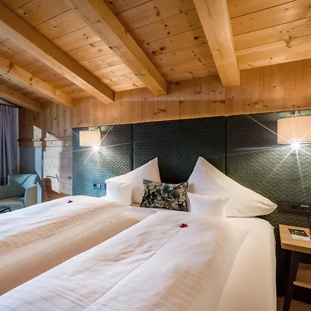 & Sonne 4 Sterne Superior Hotel Kirchberg in Tirol