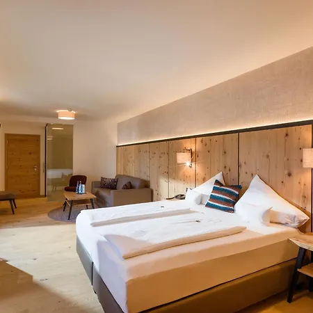 & Sonne 4 Sterne Superior Hotel Kirchberg in Tirol