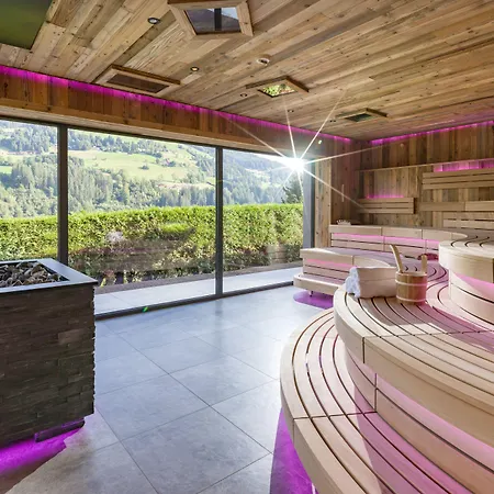 Hotel & Sonne 4 Sterne Superior Kirchberg in Tirol