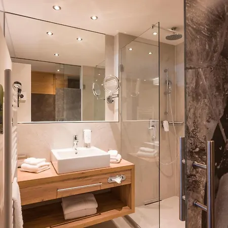 Hotel & Sonne 4 Sterne Superior Kirchberg in Tirol