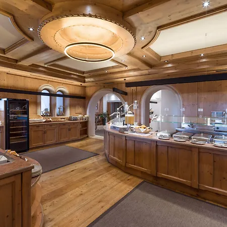 & Sonne 4 Sterne Superior فندق كيرشبرغ ان تيرول